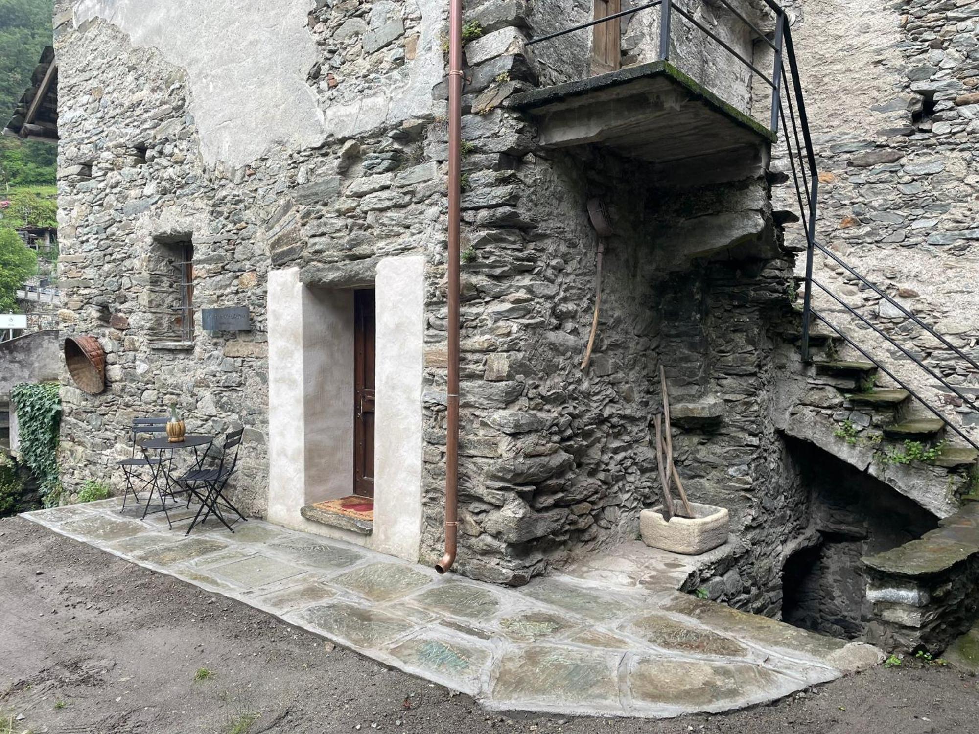 La Torre Colombaia - Monumento Del 1400 Apartment Arnad Exterior foto
