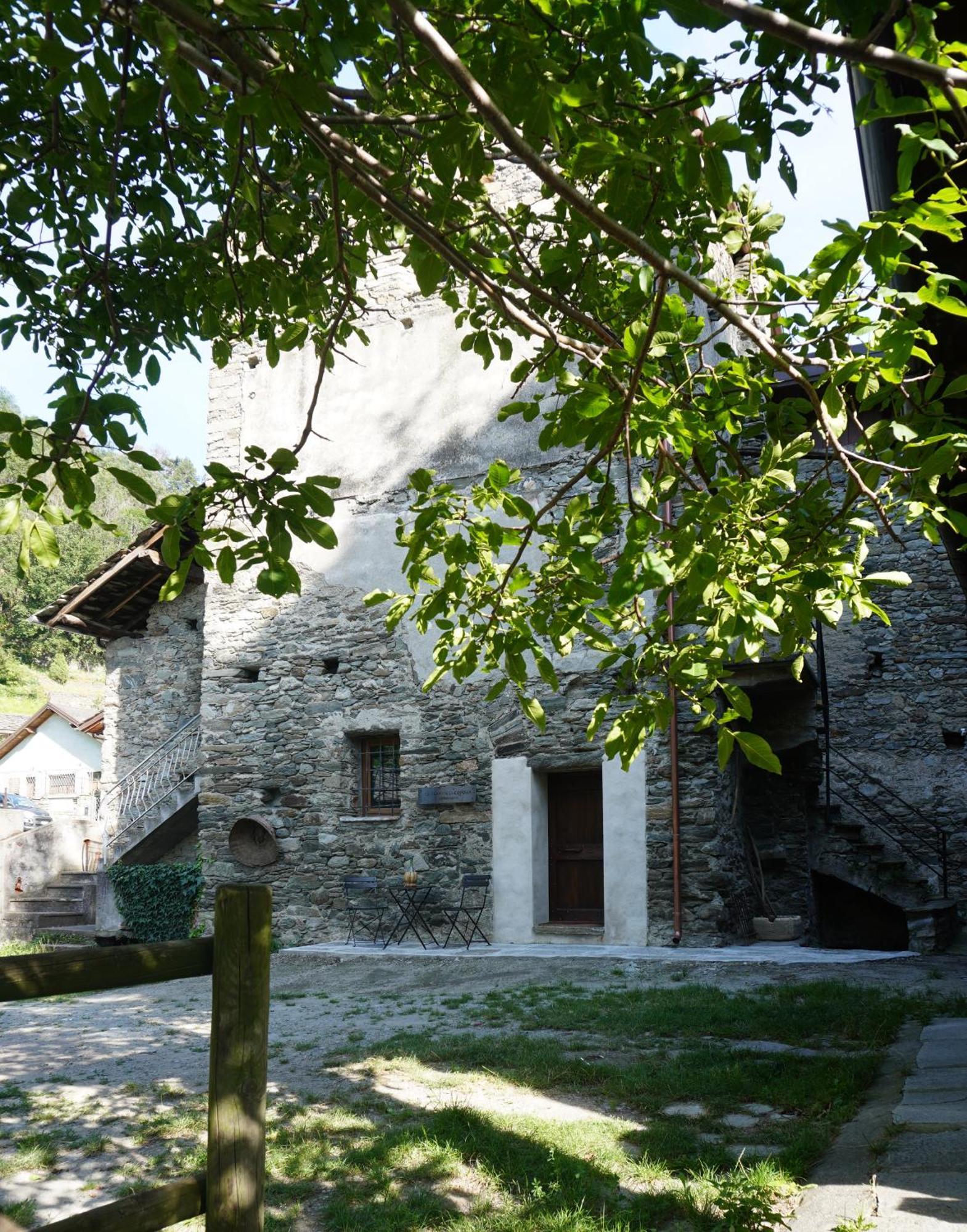 La Torre Colombaia - Monumento Del 1400 Apartment Arnad Exterior foto